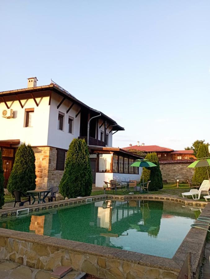 Toncho'S Guest House For 16 Guests Arbanasi Exterior photo